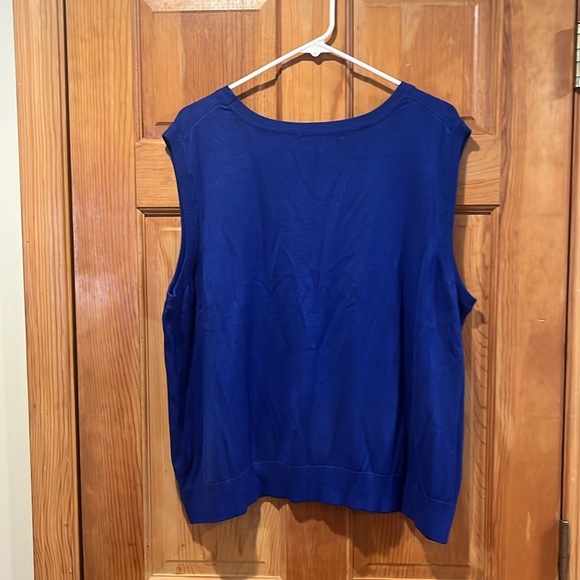 Cable & Gauge plus size women’s royal blue sleeveless sweater size 3X. - Picture 3 of 7